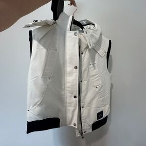 Moose knuckles vest, white and black. Brand new.